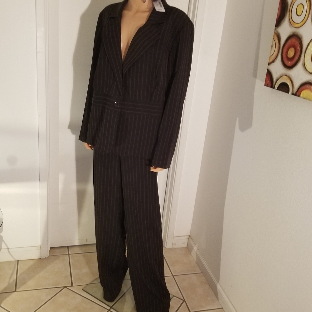 Pant suit NWT - Picture 3 of 7